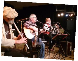 David Ritchie fra Beggars Row spiller skkepibe i Silkeborg Viseverseklub